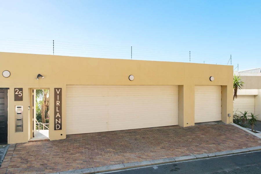 3 Bedroom Property for Sale in Green Point Western Cape